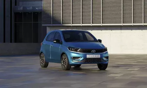 Family Cars : ఫ్యామిలీ కారు కొనాలా? రూ.4.99 లక్షల నుంచి మొదలయ్యే బెస్ట్ కార్ల లిస్ట్ ఇదే. Family Cars : ఫ్యామిలీ కారు కొనాలా? రూ.4.99 లక్షల నుంచి మొదలయ్యే బెస్ట్ కార్ల లిస్ట్ ఇదే.