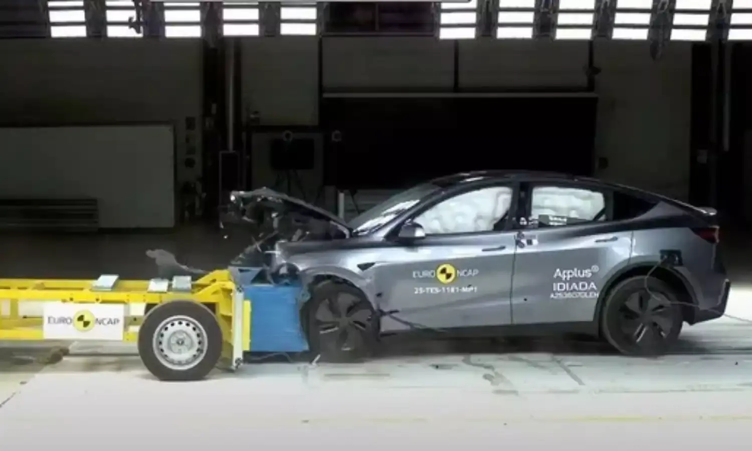 Tesla Model Y : సేఫ్టీలోనూ టాపర్ అనిపించుకున్న టెస్లా.. మోడల్ వై బుల్లెట్ ప్రూఫ్ లాంటిది.