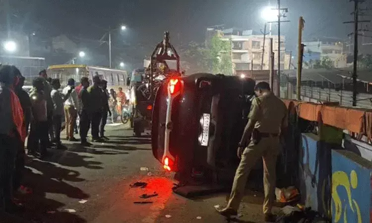 Maharastra Road accident: ఫ్లైఓవర్ పై కారు డ్రైవర్ కు గుండెపోటు.. నలుగురు మృతి