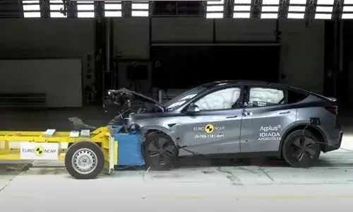 Tesla Model Y : సేఫ్టీలోనూ టాపర్ అనిపించుకున్న టెస్లా.. మోడల్ వై బుల్లెట్ ప్రూఫ్ లాంటిది. Tesla Model Y : సేఫ్టీలోనూ టాపర్ అనిపించుకున్న టెస్లా.. మోడల్ వై బుల్లెట్ ప్రూఫ్ లాంటిది.