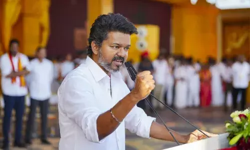 Vijay: తిరిగి ప్రచారంపధంలోకి విజయ్.. క్యాడర్తో రహస్య భేటీ Vijay: తిరిగి ప్రచారంపధంలోకి విజయ్.. క్యాడర్తో రహస్య భేటీ