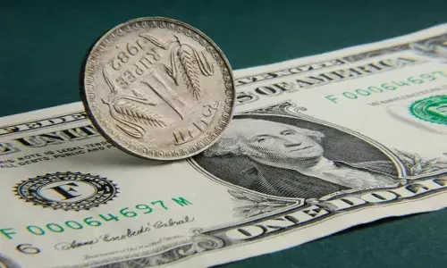 Rupee vs Dollar: ఆర్బీఐ దెబ్బకు డాలర్ ఢమాల్.. మళ్లీ పుంజుకున్న రూపాయి. Rupee vs Dollar: ఆర్బీఐ దెబ్బకు డాలర్ ఢమాల్.. మళ్లీ పుంజుకున్న రూపాయి.