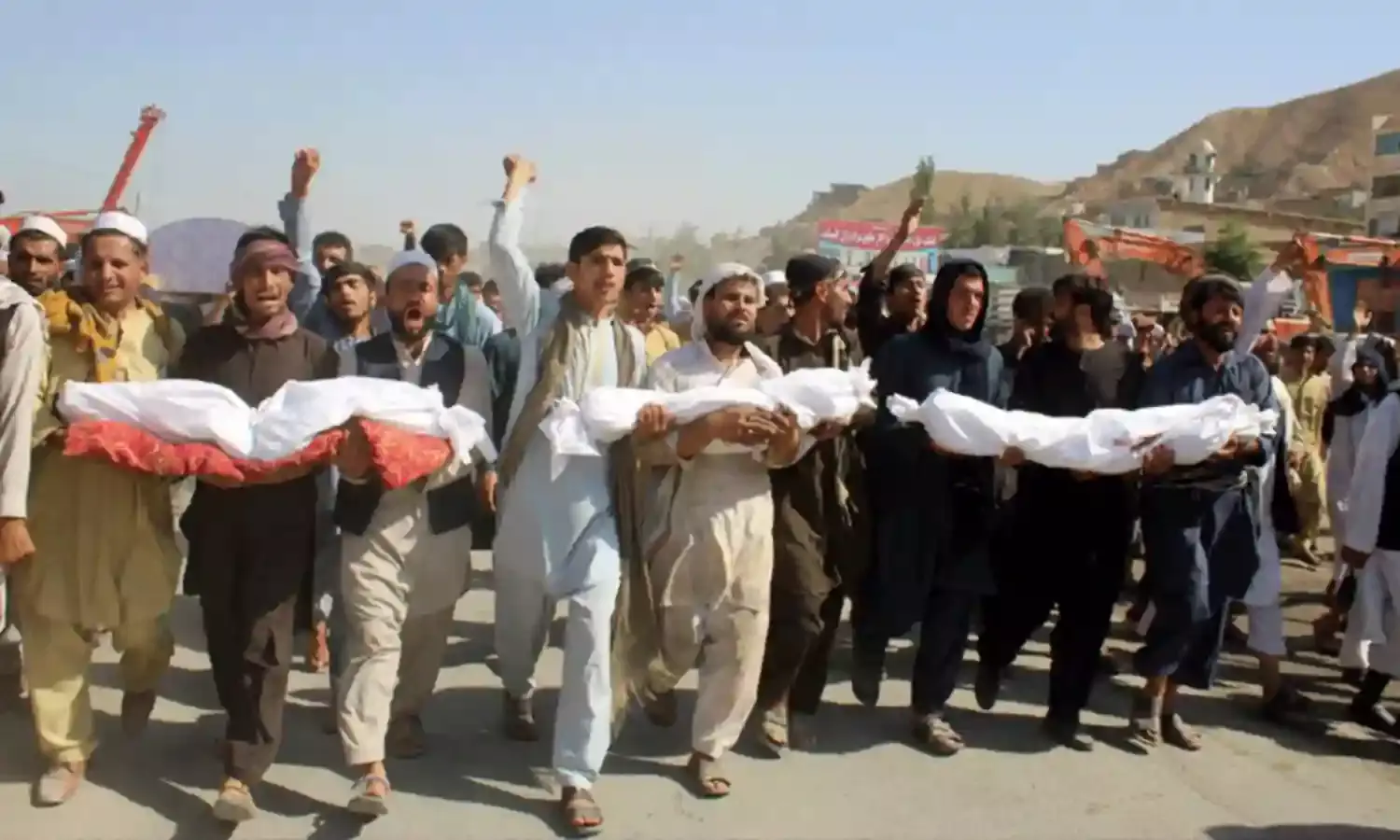 ఆఫ్ఘాన్ పౌరుడి ఇంటిపై పాకిస్తాన్ బాంబు దాడి.. 9 మంది పిల్లలు సహా 10 మంది మృతి ఆఫ్ఘాన్ పౌరుడి ఇంటిపై పాకిస్తాన్ బాంబు దాడి.. 9 మంది పిల్లలు సహా 10 మంది మృతి