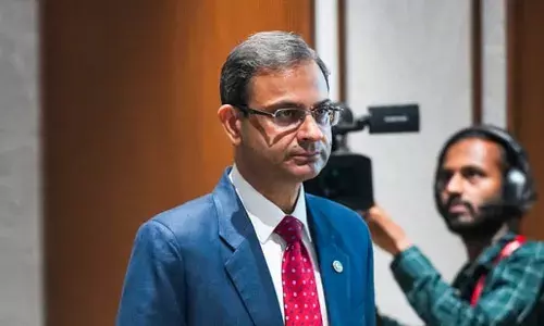 Loan EMIs: వడ్డీ రేట్ల తగ్గింపుపై ఆర్బీఐ గవర్నర్ కీలక సంకేతాలు.. తగ్గనున్న ఈఎంఐలు! Loan EMIs: వడ్డీ రేట్ల తగ్గింపుపై ఆర్బీఐ గవర్నర్ కీలక సంకేతాలు.. తగ్గనున్న ఈఎంఐలు!