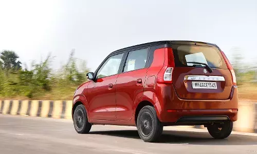 Maruti Wagon R: ఫ్యామిలీకి పర్ఫెక్ట్ కారు..మారుతి వ్యాగన్ ఆర్ అంటే ఎందుకంత క్రేజ్? Maruti Wagon R: ఫ్యామిలీకి పర్ఫెక్ట్ కారు..మారుతి వ్యాగన్ ఆర్ అంటే ఎందుకంత క్రేజ్?