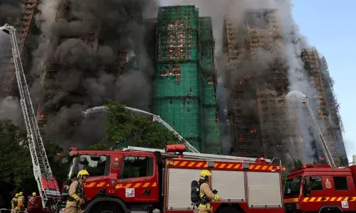 Hong Kong Fire Accident: ఏడు ఎత్తైన భవనాల్లో ఎగిసిపడిన మంటలు.. 44 మంది మృతి Hong Kong Fire Accident: ఏడు ఎత్తైన భవనాల్లో ఎగిసిపడిన మంటలు.. 44 మంది మృతి