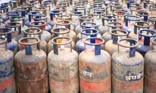 LPG Price : సామాన్యులకు భారీ గుడ్ న్యూస్.. తగ్గిన సిలిండర్ ధర.