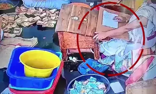 Tirumala Parakamani Heist : సీఐడీ సంచలన నివేదిక.. పరకామణి నిందితుల్లో భయం.. Tirumala Parakamani Heist : సీఐడీ సంచలన నివేదిక.. పరకామణి నిందితుల్లో భయం..