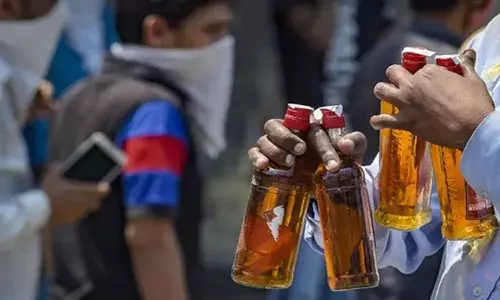 Alcohol Consumption : దేశంలో మందుబాబుల రాజధాని ఇదే..అక్కడ ప్రతి 10 మందిలో ఆరుగురు తాగుతున్నారు. Alcohol Consumption : దేశంలో మందుబాబుల రాజధాని ఇదే..అక్కడ ప్రతి 10 మందిలో ఆరుగురు తాగుతున్నారు.