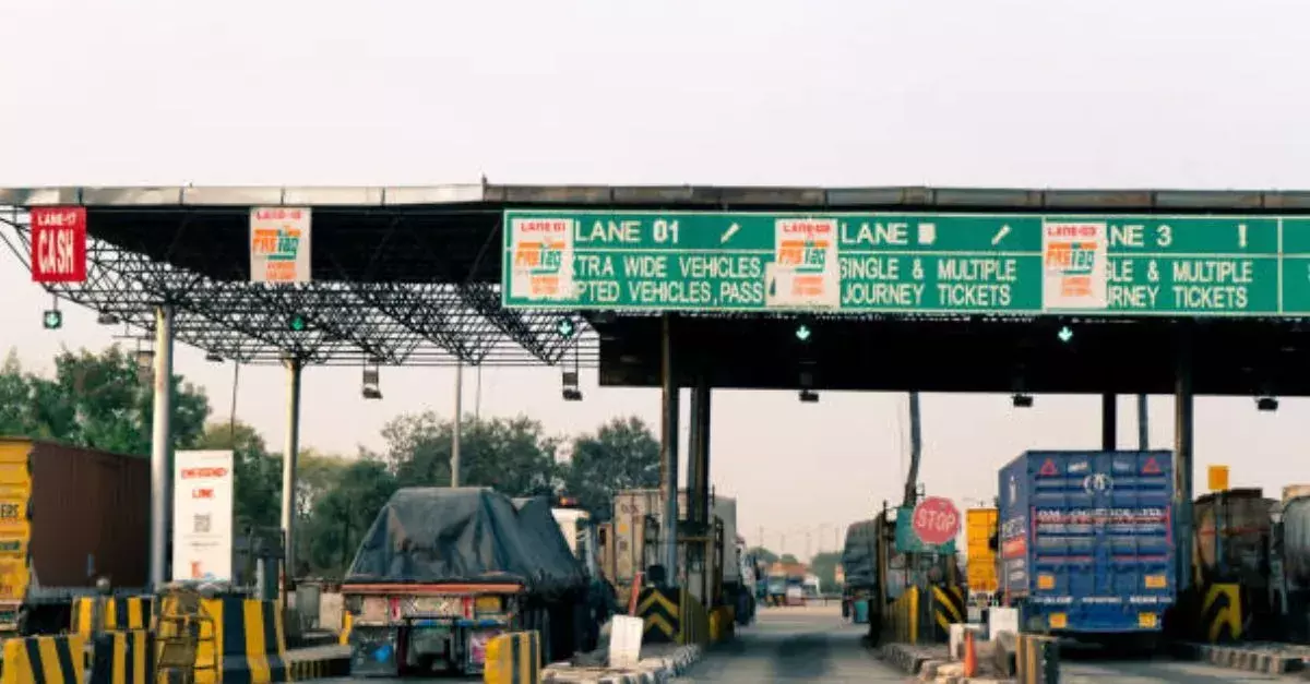 New toll system: ఇక టోల్గేట్ల వద్ద క్షణం కూడా ఆగాల్సిన పనిలేదు..! New toll system: ఇక టోల్గేట్ల వద్ద క్షణం కూడా ఆగాల్సిన పనిలేదు..!