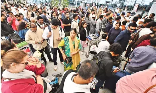 INDIGO: ఎగరని ఇండిగో విమానాలు.. ఆగ్రహావేశాలు