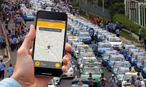 Bharat Taxi : డ్రైవర్లే ఓనర్లు.. ఓలా, ఊబర్, రాపిడోలకు గట్టి పోటీ ఇచ్చేందుకు భారత్ టాక్సీ ఎంట్రీ! Bharat Taxi : డ్రైవర్లే ఓనర్లు.. ఓలా, ఊబర్, రాపిడోలకు గట్టి పోటీ ఇచ్చేందుకు భారత్ టాక్సీ ఎంట్రీ!