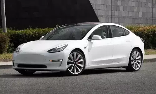 Tesla : కేవలం రూ.33 లక్షల రేంజ్.. 80 కి.మీ. రేంజ్.. టెస్లా నుంచి చౌకైన మోడల్ 3 వచ్చేసింది. Tesla : కేవలం రూ.33 లక్షల రేంజ్.. 80 కి.మీ. రేంజ్.. టెస్లా నుంచి చౌకైన మోడల్ 3 వచ్చేసింది.