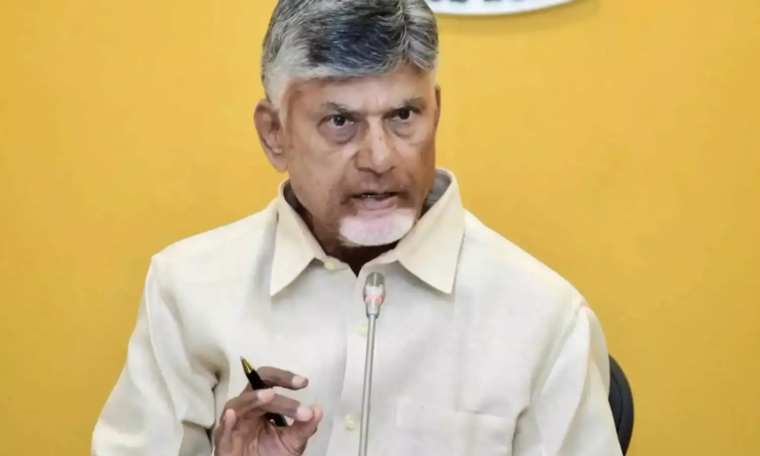 Chandrababu Naidu : ప్రజల్లోకి వెళ్లాల్సిందే.. చంద్రబాబు సీరియస్ Chandrababu Naidu : ప్రజల్లోకి వెళ్లాల్సిందే.. చంద్రబాబు సీరియస్