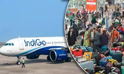 IndiGo Crisis : 3,000 ఫ్లైట్లు రద్దు తర్వాత ఇండిగోపై ప్రభుత్వం ఆగ్రహం..కఠిన చర్యలకు డీజీసీఏ నోటీస్. IndiGo Crisis : 3,000 ఫ్లైట్లు రద్దు తర్వాత ఇండిగోపై ప్రభుత్వం ఆగ్రహం..కఠిన చర్యలకు డీజీసీఏ నోటీస్.