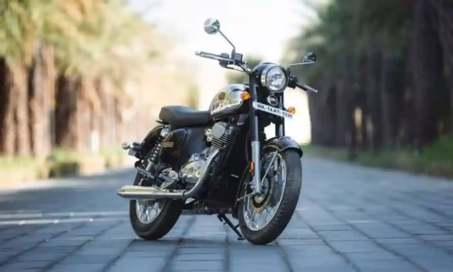 Jawa 350 Price Cut: రాయల్ ఎన్ఫీల్డ్కు గట్టిపోటీ.. భారీగా తగ్గిన జావా 350 ధర.. మరి ఏ బైక్ కొనాలి ? Jawa 350 Price Cut: రాయల్ ఎన్ఫీల్డ్కు గట్టిపోటీ.. భారీగా తగ్గిన జావా 350 ధర.. మరి ఏ బైక్ కొనాలి ?