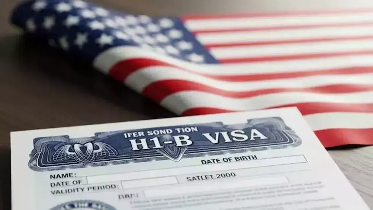 H-1B Visa :  భారతీయులకు అమెరికా షాక్‌.. వీసా అపాయింట్‌మెంట్లు వచ్చే ఏడాదికి వాయిదా