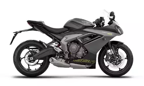 Triumph Daytona 660 : బంపర్ ఆఫర్.. 3 రైడింగ్ మోడ్స్ ఉన్న ఈ స్పోర్టీ బైక్ ఇప్పుడు రూ.లక్ష తక్కువకే! Triumph Daytona 660 : బంపర్ ఆఫర్.. 3 రైడింగ్ మోడ్స్ ఉన్న ఈ స్పోర్టీ బైక్ ఇప్పుడు రూ.లక్ష తక్కువకే!
