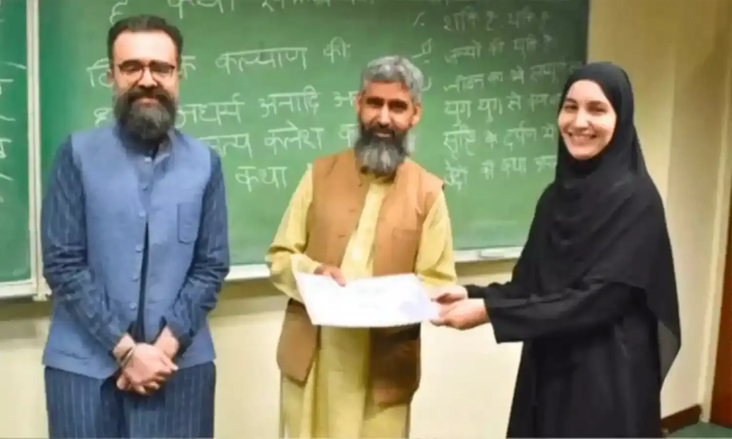 Pakistan: లాహోర్ విశ్వవిద్యాలయంలో సంస్కృత పాఠాలు.. త్వరలో భగవద్గీత, మహాభారతం.. Pakistan: లాహోర్ విశ్వవిద్యాలయంలో సంస్కృత పాఠాలు.. త్వరలో భగవద్గీత, మహాభారతం..