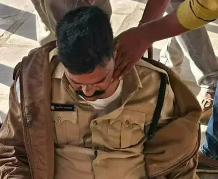 LOCAL WAR: పోలింగ్ జరుతుండగా.. హెడ్‌ కానిస్టేబుల్‌కు గుండెపోటు