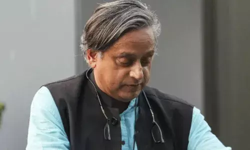 Shashi Tharoor: కాంగ్రెస్ సమావేశానికి మరోసారి ఎంపీ గైర్హాజరు.. ఊహాగానాలకు ఆజ్యం Shashi Tharoor: కాంగ్రెస్ సమావేశానికి మరోసారి ఎంపీ గైర్హాజరు.. ఊహాగానాలకు ఆజ్యం