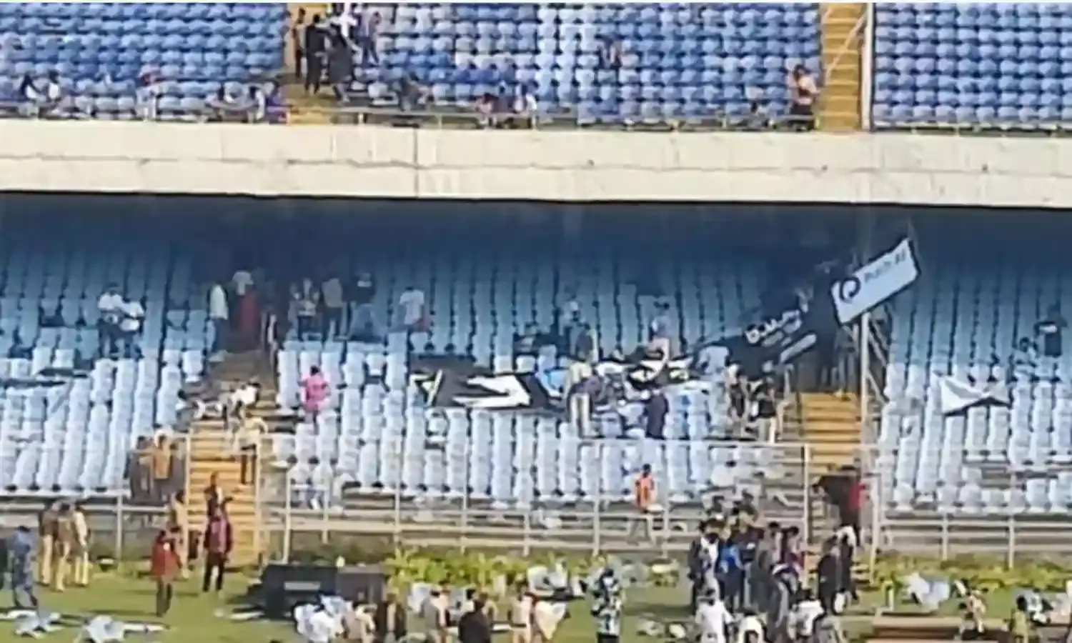 MESSI: రాజకీయ నేతల కోసం మెస్సీను తెచ్చారా..? MESSI: రాజకీయ నేతల కోసం మెస్సీను తెచ్చారా..?