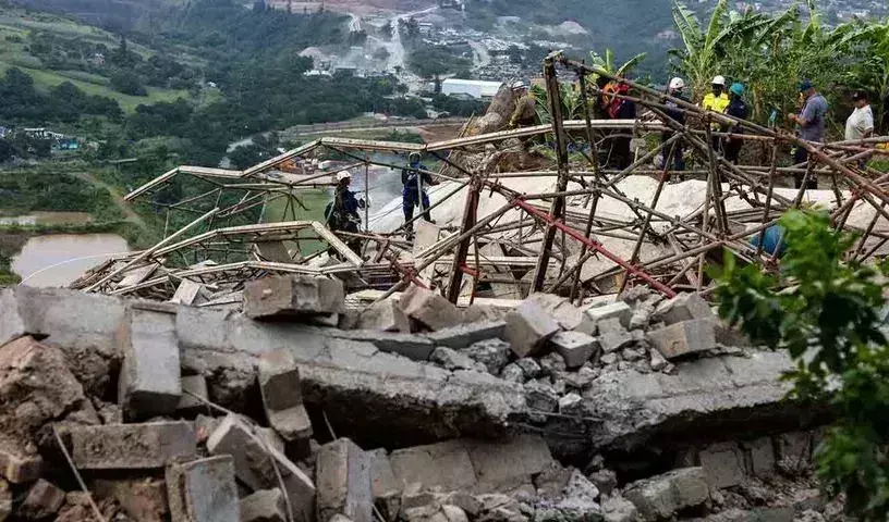 South Africa: దక్షిణాఫ్రికాలో కుప్పకూలిన హిందూ ఆలయం..