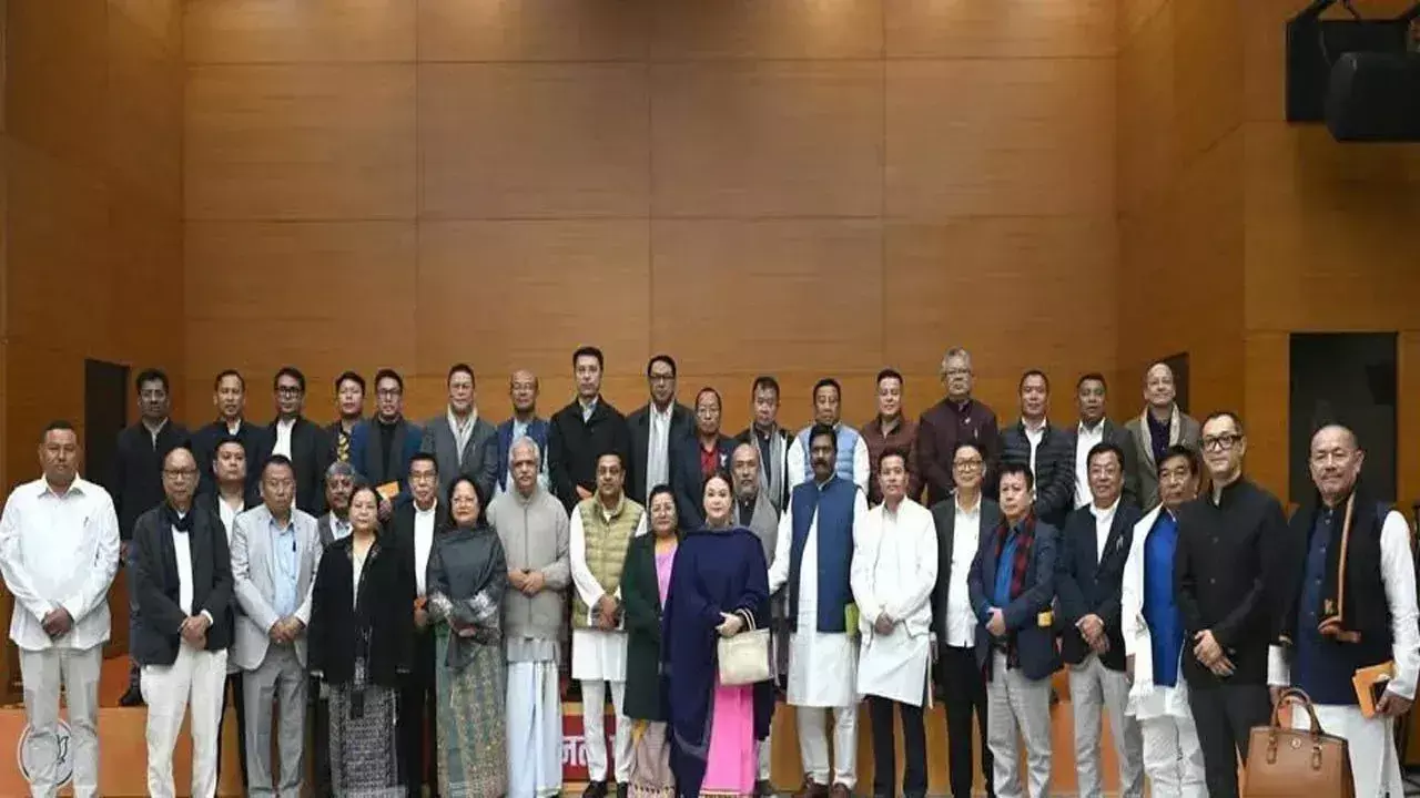 Manipur: మణిపూర్లో ప్రభుత్వం ఏర్పాటు దిశగా అడుగులు Manipur: మణిపూర్లో ప్రభుత్వం ఏర్పాటు దిశగా అడుగులు