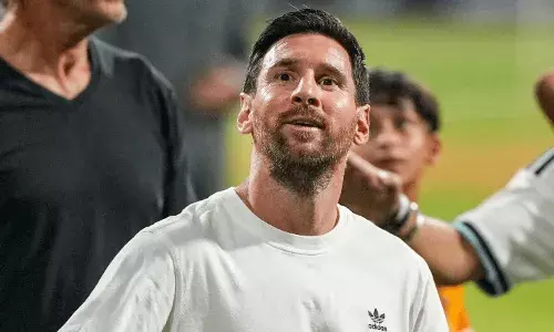 Messi Delhi Tour: మెస్సీ ఢిల్లీ వస్తున్నారా.. లంగ్స్ కి ఇన్స్యూరెన్స్ చేయించుకోండి: మీమ్స్ Messi Delhi Tour: మెస్సీ ఢిల్లీ వస్తున్నారా.. లంగ్స్ కి ఇన్స్యూరెన్స్ చేయించుకోండి: మీమ్స్