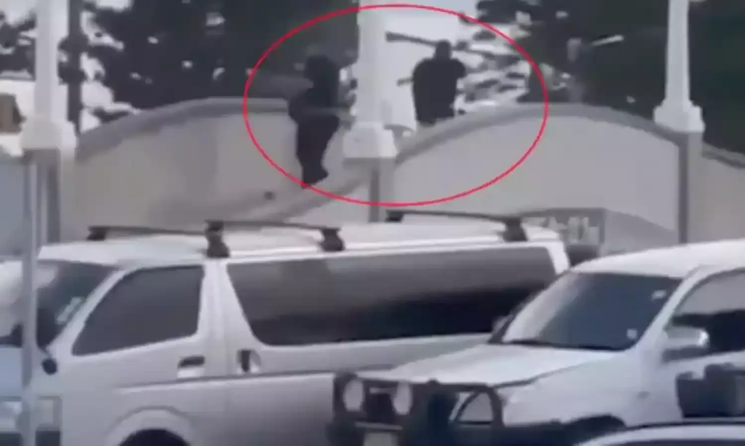 TERROR ATTACK: సిడ్నీ ఉగ్ర హంతకుడు.. హైదరాబాదీనే..! TERROR ATTACK: సిడ్నీ ఉగ్ర హంతకుడు.. హైదరాబాదీనే..!