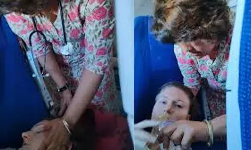 MLA, Doctor Anjali: విమానంలో మహిళకు అస్వస్థత.. కాపాడిన మాజీ ఎమ్మెల్యే MLA, Doctor Anjali: విమానంలో మహిళకు అస్వస్థత.. కాపాడిన మాజీ ఎమ్మెల్యే