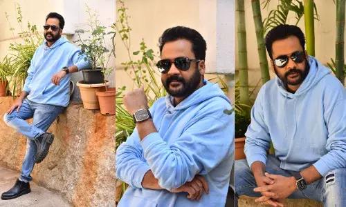 Actor Sivaji : ‘దండోరా’ కమర్షియల్ గా తీసిన చిత్రం - నటుడు శివాజీ Actor Sivaji : ‘దండోరా’ కమర్షియల్ గా తీసిన చిత్రం - నటుడు శివాజీ