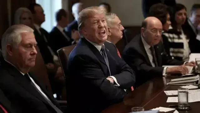 Trump:  గ్రీన్ కార్డ్ లాటరీని నిలిపివేసిన ట్రంప్..