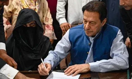 Pakistan: మరో అవినీతి కేసులో మాజీ ప్రధాని, అతడి భార్య.. ఇరువురికి 17 ఏళ్ల జైలు శిక్ష..