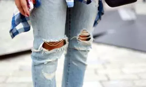 Karnataka Government: ఆఫీస్ కి  చిరిగిన జీన్స్, స్లీవ్‌లెస్ దుస్తులు నిషేధం