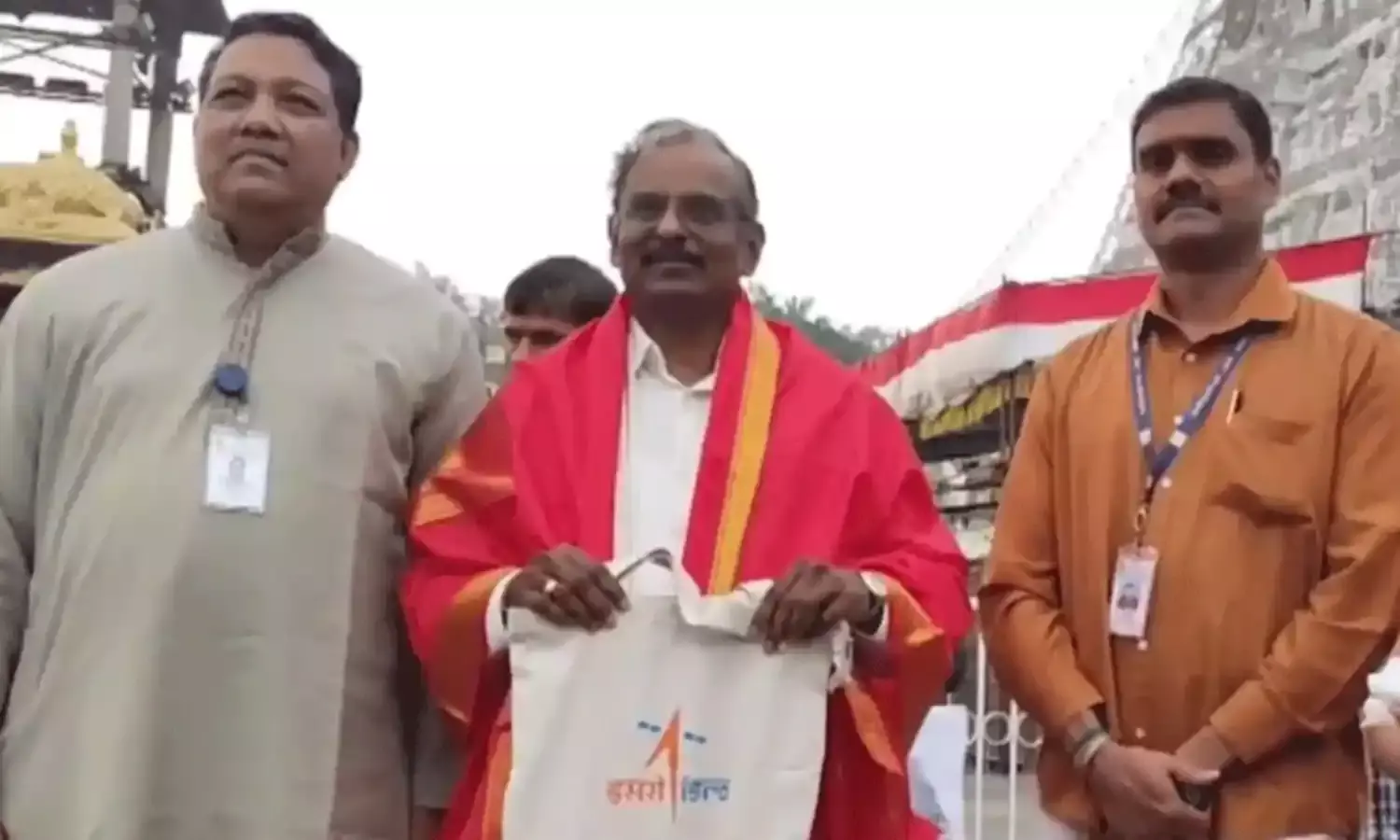 ISRO: రాకెట్ లాంచ్ కు ముందు.. శ్రీవారి సేవలో ఇస్రో చైర్మన్..