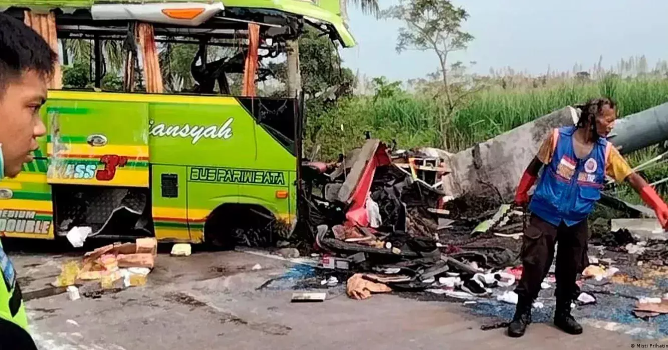 Indonesia bus accident: ఇండోనేషియాలో ఘోర బస్సు ప్రమాదం.. 16 మంది దుర్మరణం