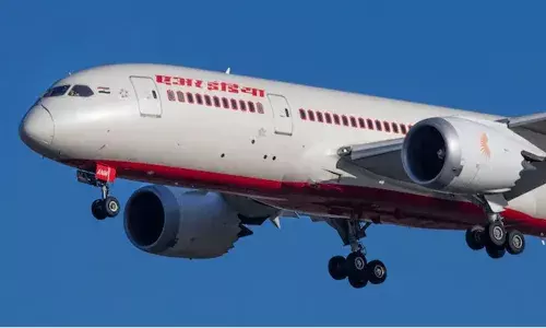 ఎయిర్ ఇండియా విమానంలో సాంకేతిక లోపం.. టేకాఫ్ అయిన కొద్దిసేపటికే  అత్యవసర ల్యాండింగ్..