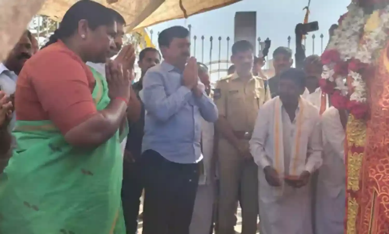 MINISTERS: మేడారంలో ఏర్పాట్లను పరిశీలించిన మంత్రులు