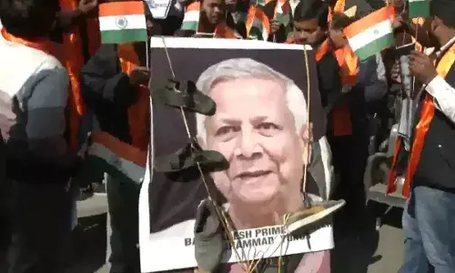 Delhi: ఢిల్లీలో బంగ్లాదేశ్ హైకమిషన్ కార్యాలయం దగ్గర ఉద్రిక్తత..