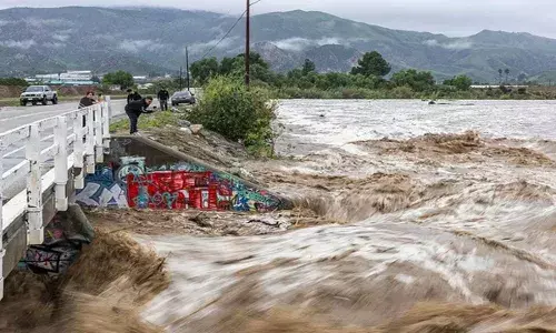 California Floods: కాలిఫోర్నియాను ముంచెత్తిన భారీ వరదలు..