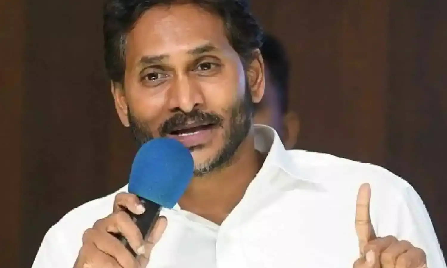 YS Jagan : బెదిరింపు రాజకీయమే విజయమా జగన్..?