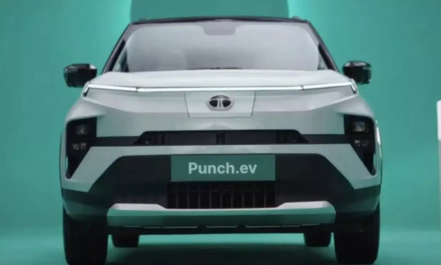 Tata Punch EV : కొత్త ఫీచర్లు చూస్తే మైండ్ బ్లాకే..టాటా పంచ్ ఈవీ ఫేస్‌లిఫ్ట్ వచ్చేస్తోంది.