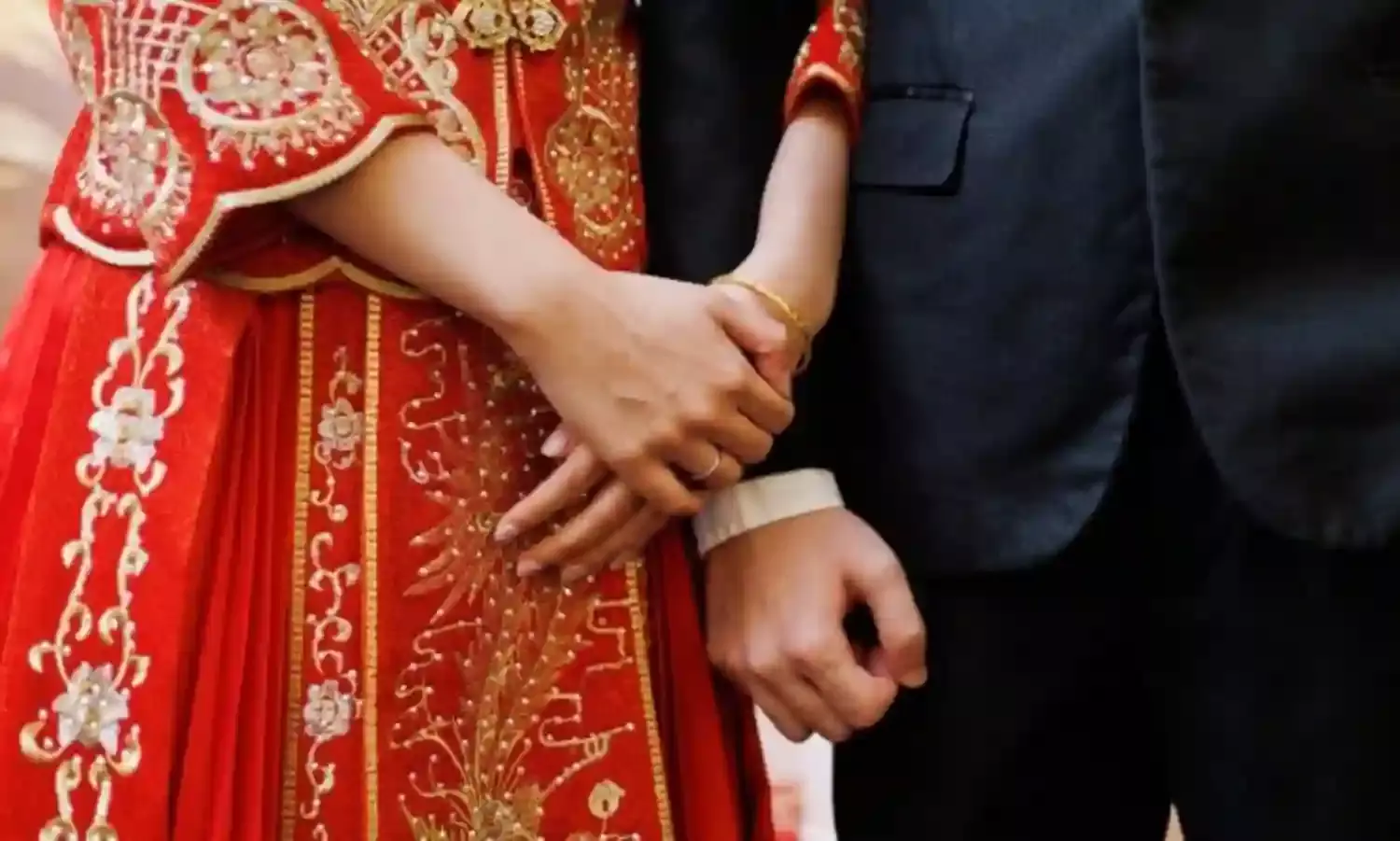 Yunnan Province పెళ్లి చేసుకోకుంటే ఏటా రూ.6400 ఫైన్.. పెళ్లికి ముందే గర్భం దాలిస్తే  రూ.38,472  ఫైన్.