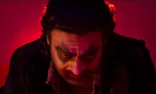 Prabhas Raja Saab :  రాజా సాబ్ గా జోకర్ లా అయిపోయిన ప్రభాస్