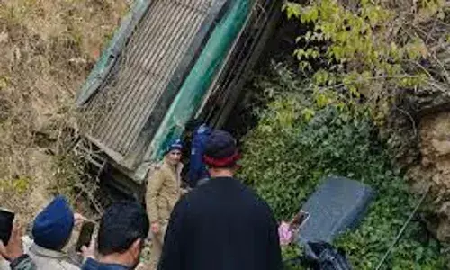 Uttarakhand Bus Accident:  లోయలో పడిపోయిన బస్సు.. ఏడుగురి మృతి,