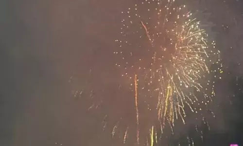 NEW YEAR: సంబరాల మధ్య.. కోటి ఆశలతో కొత్త ఏడాదిలోకి..