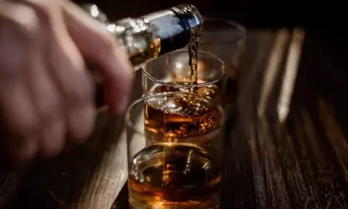 Old Monk : చలికి చెక్ పెట్టే మందు బాబుల ఫేవరెట్..కేవలం 355 రూపాయలకే అదిరిపోయే కిక్కు.