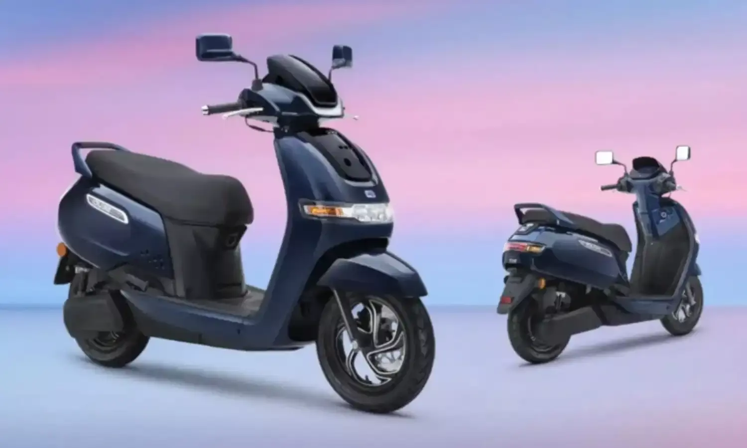 Two-Wheeler Sales : పెట్రోల్ బండ్ల పని అయిపోయినట్టేనా?..రికార్డు స్థాయిలో ఈవీ అమ్మకాలు.