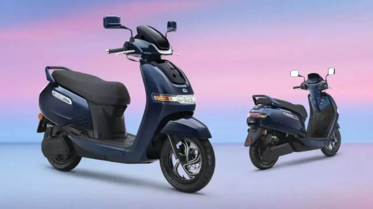 Two-Wheeler Sales : పెట్రోల్ బండ్ల పని అయిపోయినట్టేనా?..రికార్డు స్థాయిలో ఈవీ అమ్మకాలు.